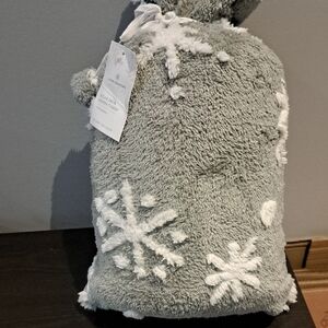 Elegant Gray Snowflake Throw Blanket